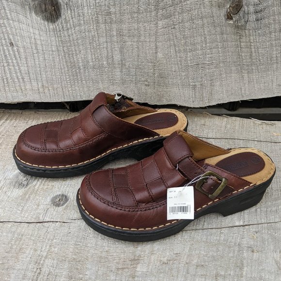 Predictions Shoes - NWT Y2K Chunky Heel Leather Brown Buckle Clog Predictions Size 7.5
